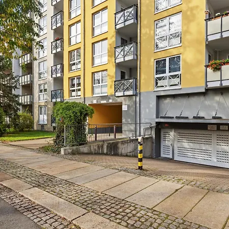 Edler Wohnraum Elegantes Mit Balkon, Boxspringbett, Kaffeevollautomat, Lift & Parkplatz * Chemnitz