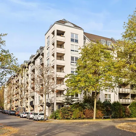 Edler Wohnraum Design-apartment Mit Balkon, Boxspringbett, Miele-kaffeevollautomat, Lift, Parkplatz & Wlan 569 Mbps شقة