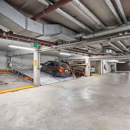 شقة Edler Wohnraum Design-apartment Mit Balkon, Boxspringbett, Miele-kaffeevollautomat, Lift, Parkplatz & Wlan 569 Mbps شيمنيتز