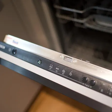 Edler Wohnraum Design-apartment Mit Balkon, Boxspringbett, Miele-kaffeevollautomat, Lift, Parkplatz & Wlan 569 Mbps شيمنيتز