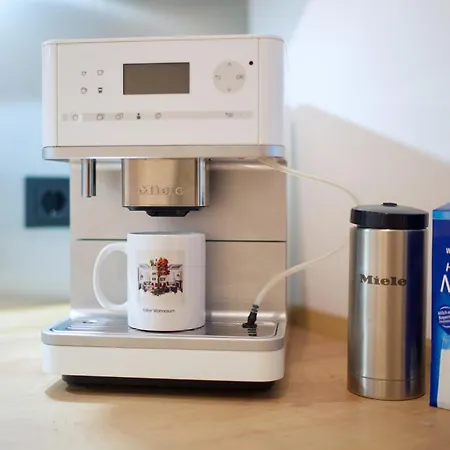 شقة Edler Wohnraum Design-apartment Mit Balkon, Boxspringbett, Miele-kaffeevollautomat, Lift, Parkplatz & Wlan 569 Mbps