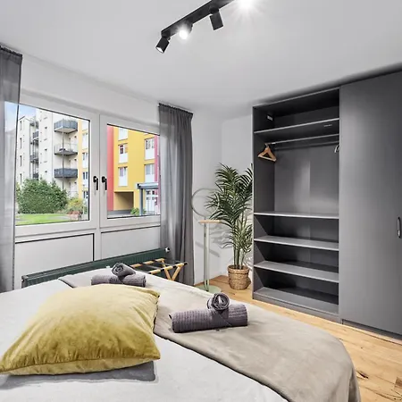 شقة Edler Wohnraum Design-apartment Mit Balkon, Boxspringbett, Miele-kaffeevollautomat, Lift, Parkplatz & Wlan 569 Mbps شيمنيتز