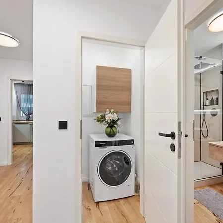 شقة Edler Wohnraum Design-apartment Mit Balkon, Boxspringbett, Miele-kaffeevollautomat, Lift, Parkplatz & Wlan 569 Mbps *