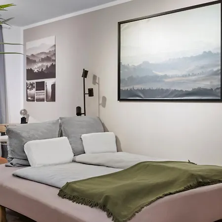 Edler Wohnraum Design-apartment Mit Balkon, Boxspringbett, Miele-kaffeevollautomat, Lift, Parkplatz & Wlan 569 Mbps شقة