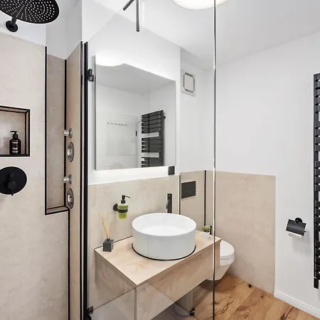 شقة Edler Wohnraum Design-apartment Mit Balkon, Boxspringbett, Miele-kaffeevollautomat, Lift, Parkplatz & Wlan 569 Mbps