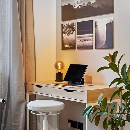 Edler Wohnraum Design-apartment Mit Balkon, Boxspringbett, Miele-kaffeevollautomat, Lift, Parkplatz & Wlan 569 Mbps * شيمنيتز
