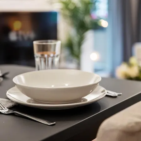 Edler Wohnraum Design-apartment Mit Balkon, Boxspringbett, Miele-kaffeevollautomat, Lift, Parkplatz & Wlan 569 Mbps شقة *