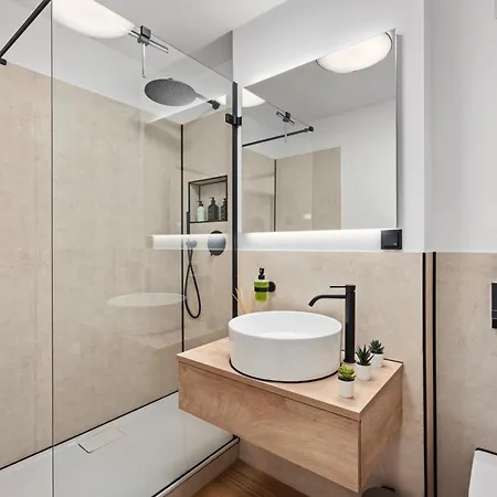 شقة Edler Wohnraum Design-apartment Mit Balkon, Boxspringbett, Miele-kaffeevollautomat, Lift, Parkplatz & Wlan 569 Mbps شيمنيتز
