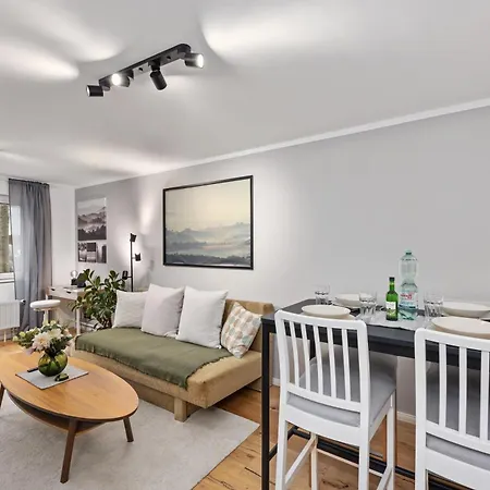 Edler Wohnraum Design-apartment Mit Balkon, Boxspringbett, Miele-kaffeevollautomat, Lift, Parkplatz & Wlan 569 Mbps *