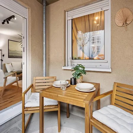Edler Wohnraum Design-apartment Mit Balkon, Boxspringbett, Miele-kaffeevollautomat, Lift, Parkplatz & Wlan 569 Mbps * شيمنيتز