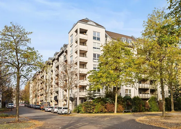 Edler Wohnraum Elegantes Mit Balkon, Boxspringbett, Kaffeevollautomat, Lift & Parkplatz شقة