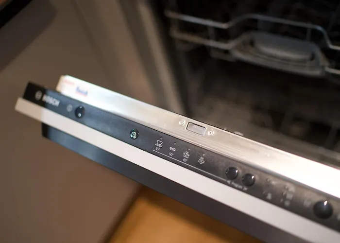 Edler Wohnraum Elegantes Mit Balkon, Boxspringbett, Kaffeevollautomat, Lift & Parkplatz شيمنيتز