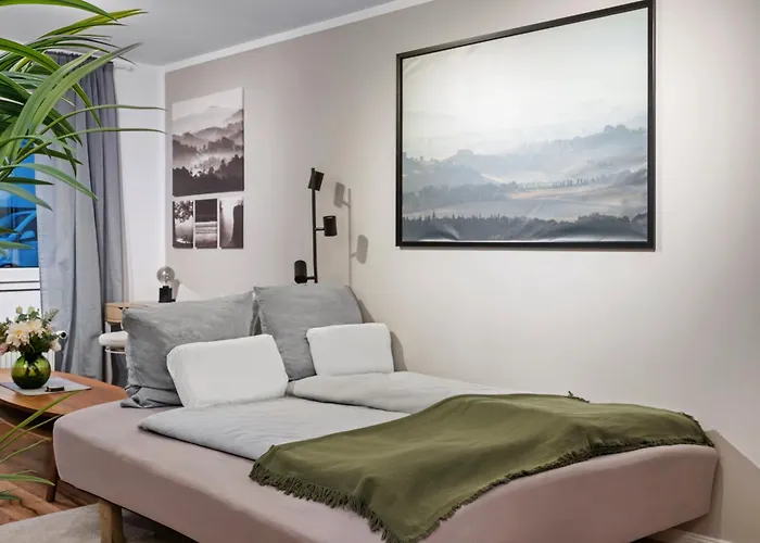 Edler Wohnraum Elegantes Mit Balkon, Boxspringbett, Kaffeevollautomat, Lift & Parkplatz شقة
